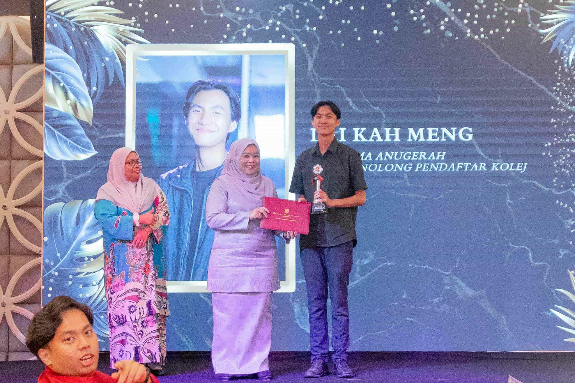 A person receiving an award